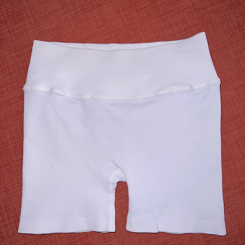 Short bombshell size medium